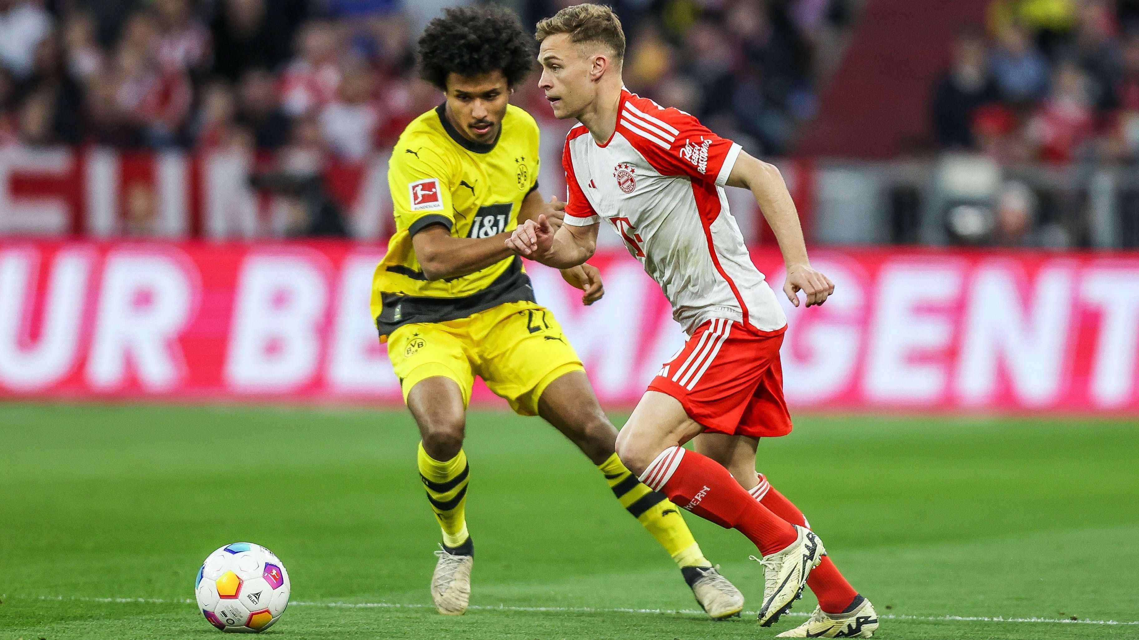 <strong>Joshua Kimmich (FC Bayern München)</strong><br>Hinten nicht immer auf der Höhe, lässt Brandt vor dem Pass auf Adeyemi zum 0:1 ziehen. Nach vorne dagegen mit vielen guten Aktionen, vor allem der Flanke auf Kane, die dieser aber vorbeiköpft (23.). Großes Pensum, nach der Pause auch defensiv stärker.<strong><em> ran</em>-Note: 3</strong>