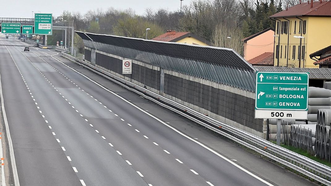 Auf "unfallarmen Autobahnabschnitten" soll in Italien die Höchstgeschwindigkeit auf 150 km/h angehoben werden.