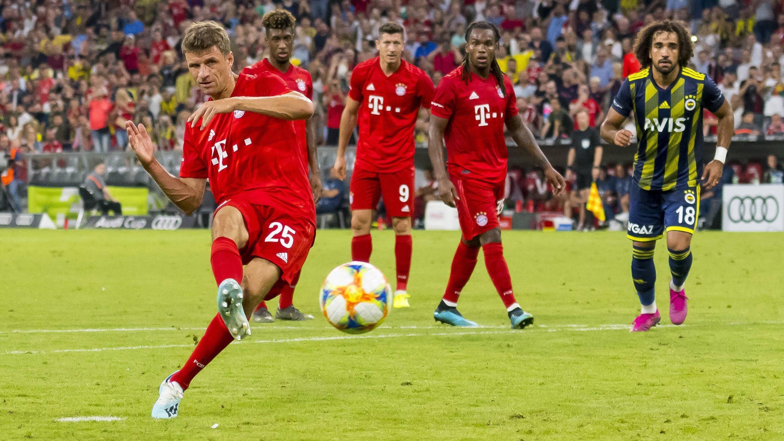 
                <strong>Thomas Müller</strong><br>
                Kam bereits nach 20 Minuten für den angeschlagenen Serge Gnabry. Traf anschließend drei Mal, leitete einen weiteren Treffer mit ein. Zeigte seine Schlitzohr-Mentalität vor dem 3:0 und traf aus fast 30 Metern beim 6:0. Mehr geht nicht. ran-Note: 1
              