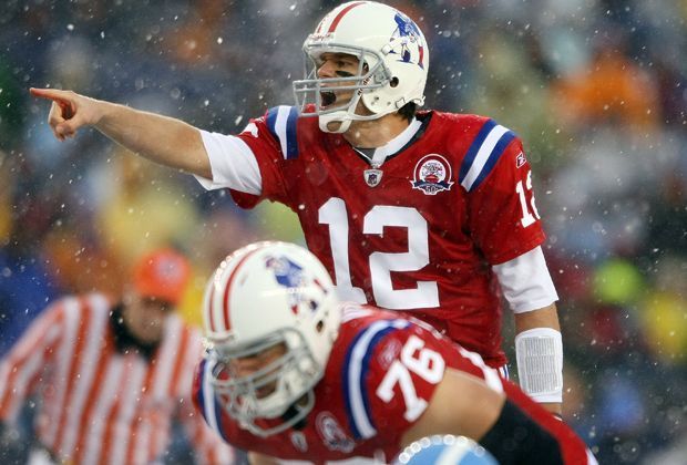 
                <strong>Im Team mit Tom Brady</strong><br>
                Medien und Fans beäugen den Draft von Vollmer zuerst kritisch - niemand kennt den Deutschen. Sein Teamkollege: ausgerechnet Superstar Tom Brady. Der gewann den Super Bowl mit den Patriots zu dem Zeitpunkt schon drei Mal. 
              