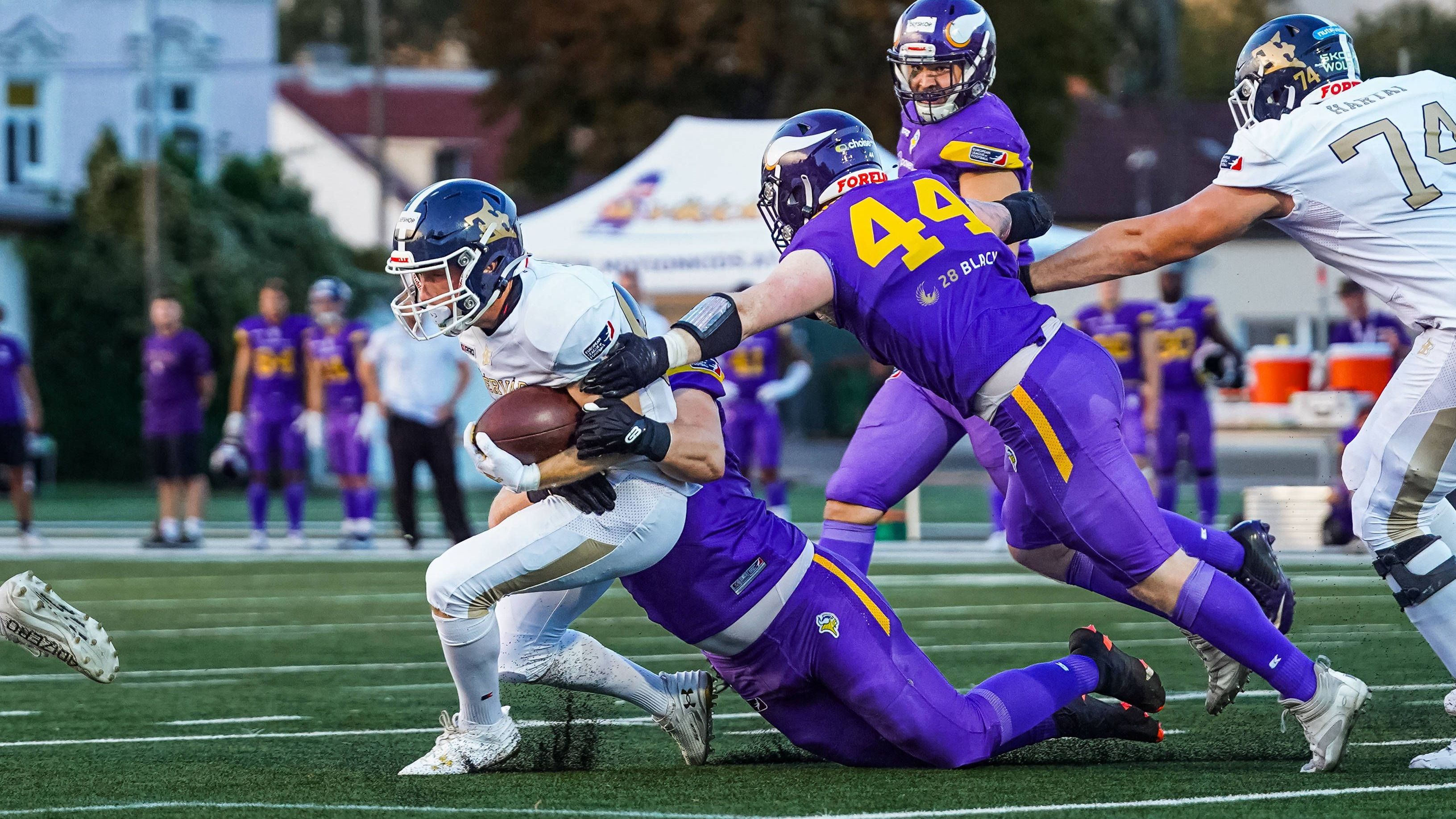 <strong>Vienna Vikings at Fehervar Enthroners (First Field, Szekesfehervar, Ungarn)</strong><br>Nicht nur eröffnet diese Partie die vierte Saison der European League of Football <strong>(25. Mai live auf Joyn)</strong>. Sie bietet auch direkt eine der spannendsten Revanche-Gelegenheiten. Die Enthroners mussten Lehrgeld im Wert von Ungarns BIP zahlen. Nur ein einziges Mal waren sie wirklich drin in einem Spiel - und zwar gegen die Vikings, die erst im Halbfinale scheitern.