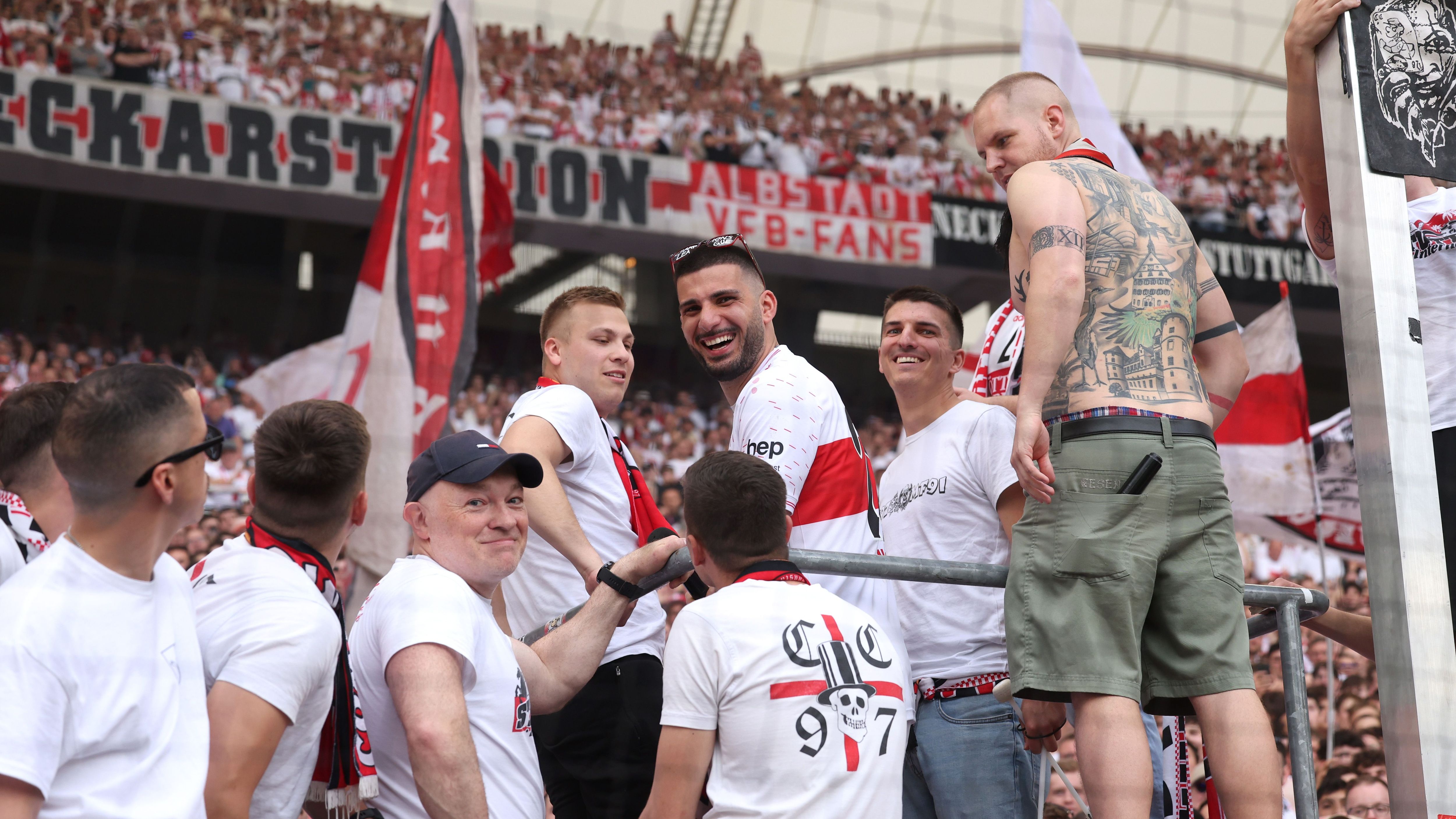 <strong>VfB Stuttgart (Deutschland)</strong><br>Von der Relegation in die Champions League - ein atemberaubender Aufstieg des VfB Stuttgart. Am letzten Bundesliga-Spieltag sicherten sich die Schwaben sogar die Vizemeisterschaft vor dem FC Bayern.