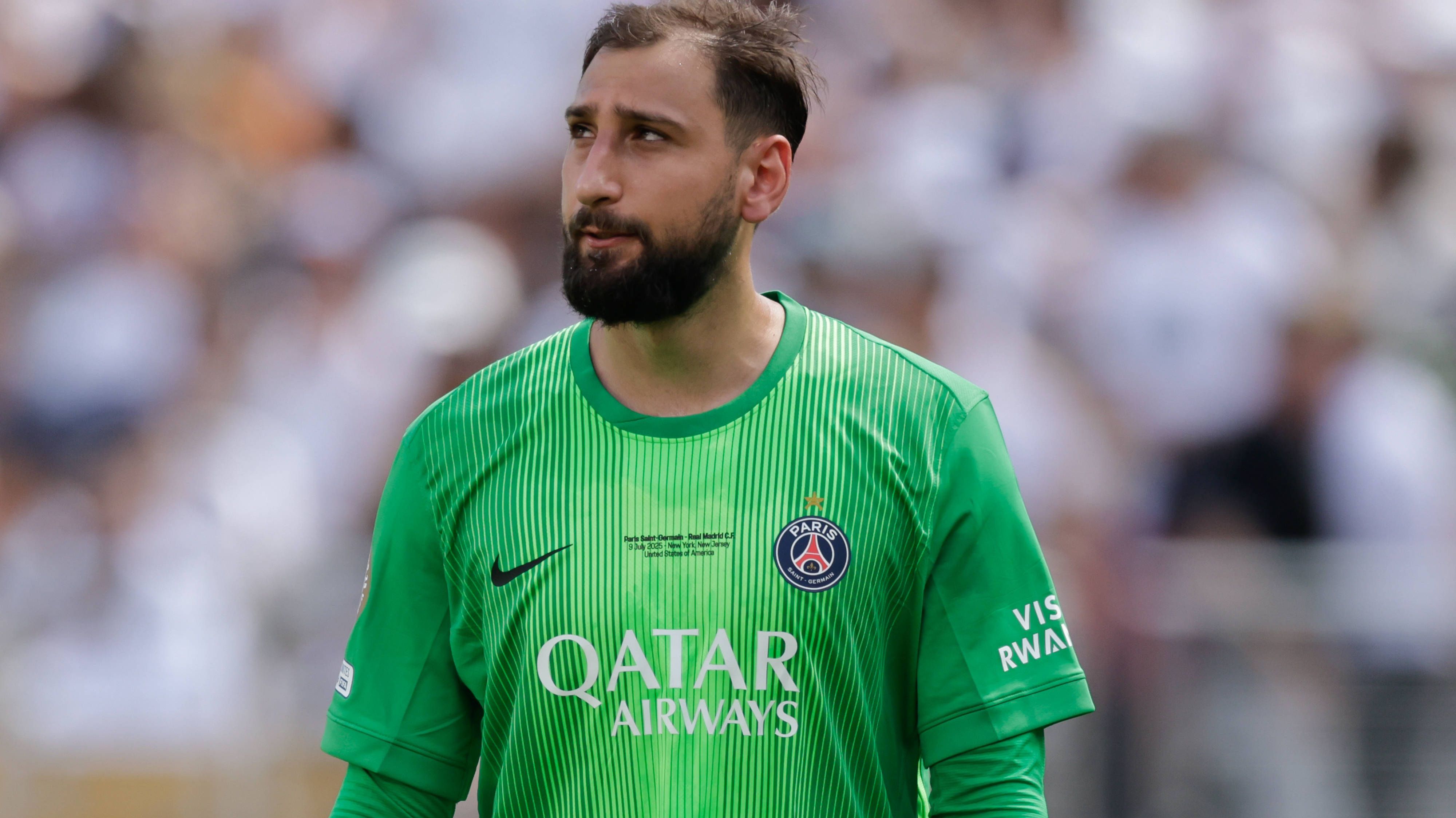 <strong>Gianluigi Donnarumma (Paris Saint-Germain)</strong><br><em>Vor dem Finale der Klub-WM gegen den FC Chelsea (<a href="https://www.ran.de/sports/fussball/klub-wm/news/fifa-klub-wm2025-der-komplette-spielplan-im-ueberblick-halbfinale-541095">heute ab 20:15 Uhr live in SAT.1, auf Joyn und ran.de</a>) ist die Zukunft des italienischen Torhüters offenbar weiter ungewiss. Donnarumma steht noch bis 2026 bei PSG unter Vertrag. Die Verhandlungen über eine Verlängerung sollen sich laut "L’Equipe" aber zunehmend schwierig gestalten. Nach starken Leistungen in der vergangenen Saison will der 26-Jährige offenbar entsprechend finanziell entlohnt werden ...</em>