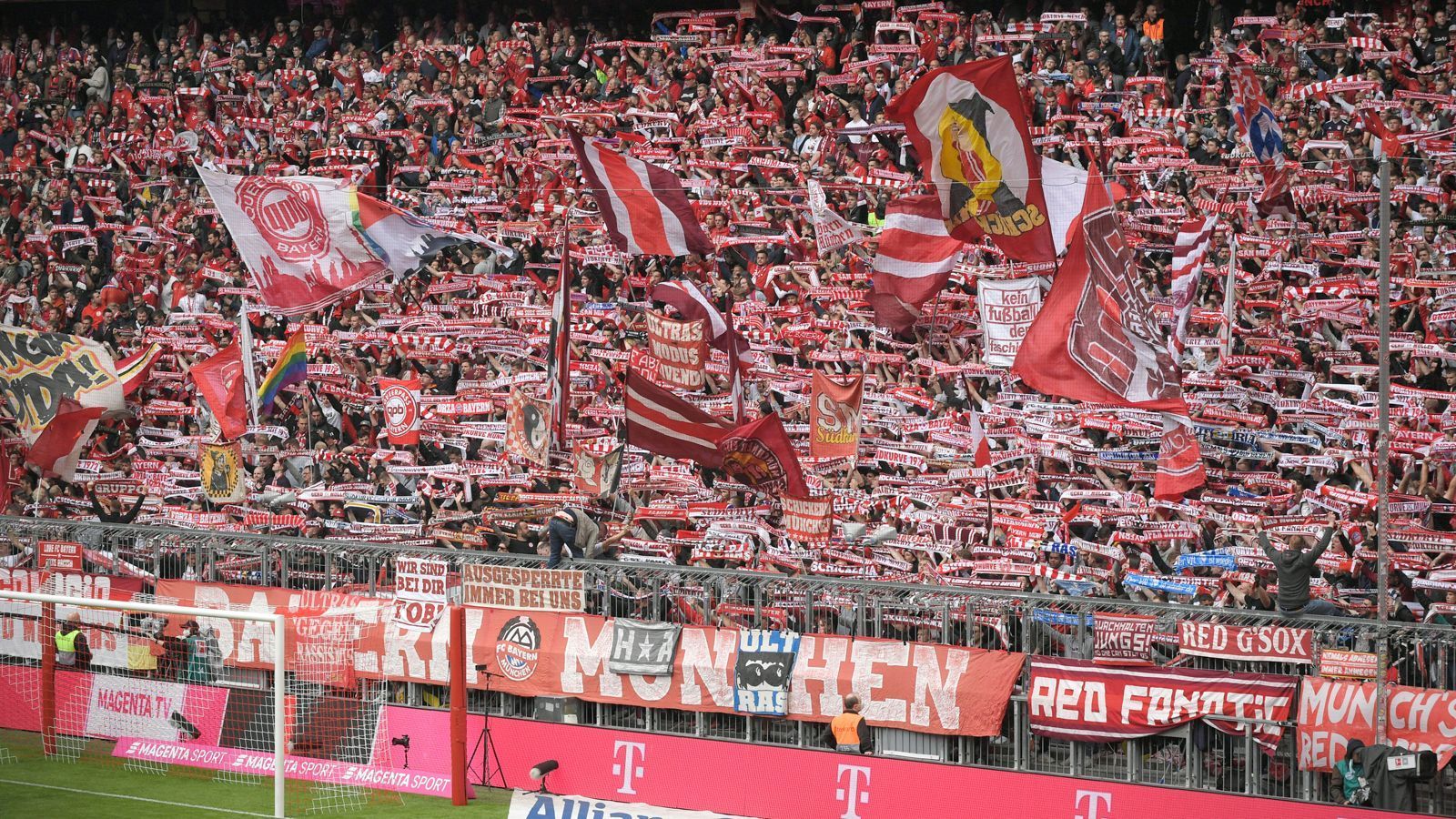 
                <strong>Platz 16: FC Bayern München</strong><br>
                Stehplatz: 160 Euro - vergangene Saison: 145 EuroTeuerste Sitzplatzkategorie: 810 Euro (ligaweit Platz 6) - vergangene Saison: 765 Euro
              