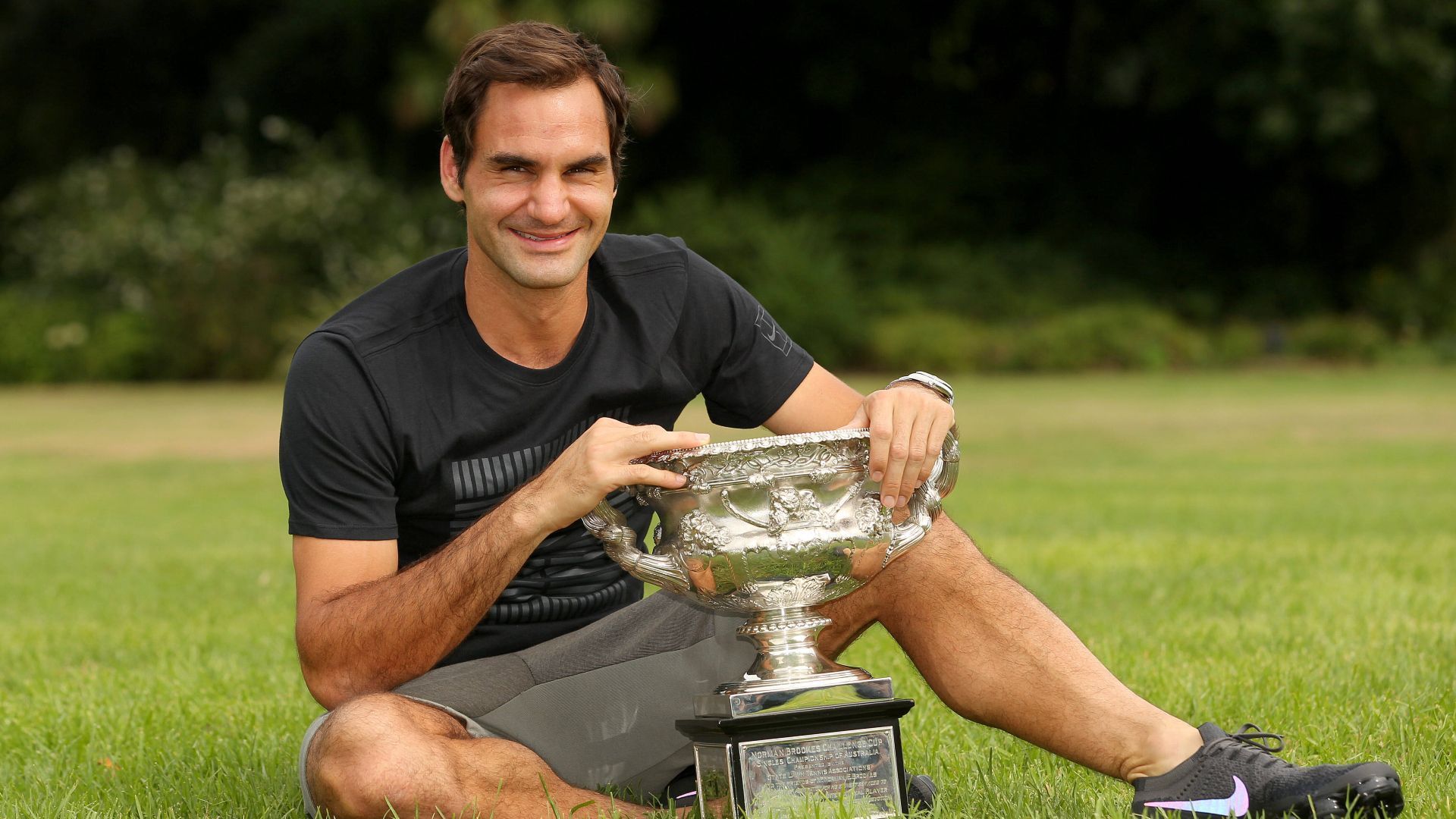 
                <strong>20 Siege: Roger Federer (Schweiz)</strong><br>
                6 x Melbourne (2004, 2006, 2007, 2010, 2017, 2018)1 x Paris (2009)8 x Wimbledon (2003 - 2007, 2009, 2012, 2017)5 x New York (2004 - 2008)
              