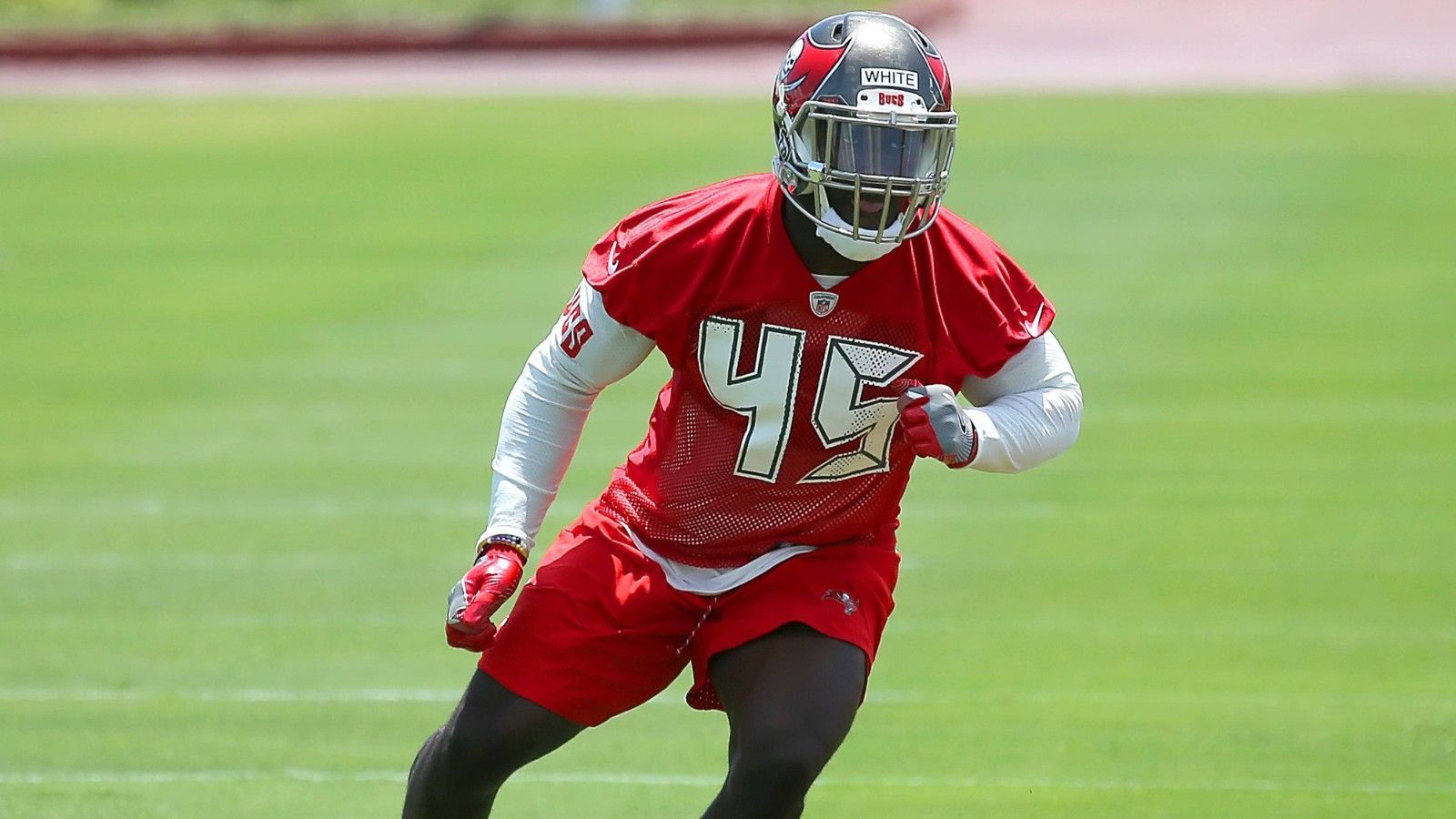
                <strong>Devin White (Inside Linebacker, Tampa Bay Buccaneers)</strong><br>
                Madden-Rating: 74
              