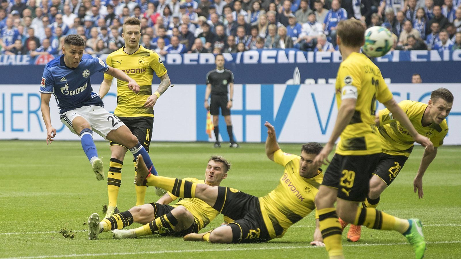 <strong>Schalke 04 - Borussia Dortmund</strong><br>
                In Deutschland ist das Duell zwischen Dortmund und Schalke die Mutter aller Derbys.&nbsp;
