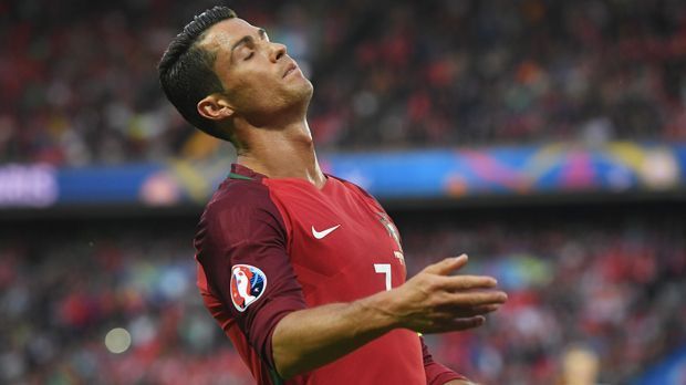 
                <strong>Cristiano Ronaldos Horrorbilanz gegen Europas Elite</strong><br>
                Cristiano Ronaldo könnte sich am Sonntag mit Portugal seinen großen Traum erfüllen. Im EM-Endspiel gegen Frankreich kann sich der Real-Star den ersten großen Titel mit der Nationalmannschaft sichern. Doch seine Tor-Bilanz gegen europäische Top-Nationen ist mehr als dürftig. ran.de zeigt die ernüchternden Zahlen. (Quelle: Opta; Stand: 9. Juli 2016)
              