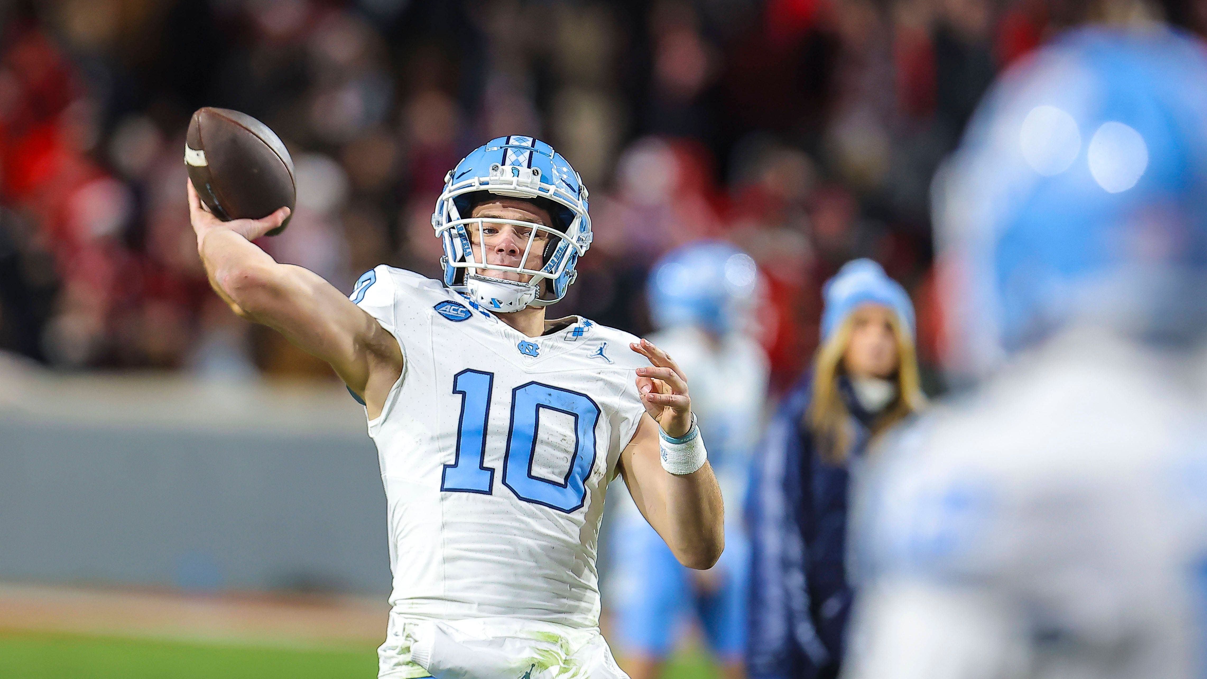 <strong>2. Pick: Washington Commanders - QB Drake Maye (North Carolina)</strong><br>Dementsprechend landet Drake Maye bei den Commanders. Jacoby Brissett und Sam Howell wurden bereits vor die Tür gesetzt, bei Washington wurden die nötigen Vorbereitungen für einen neuen Franchise-Quarterback getroffen.&nbsp;