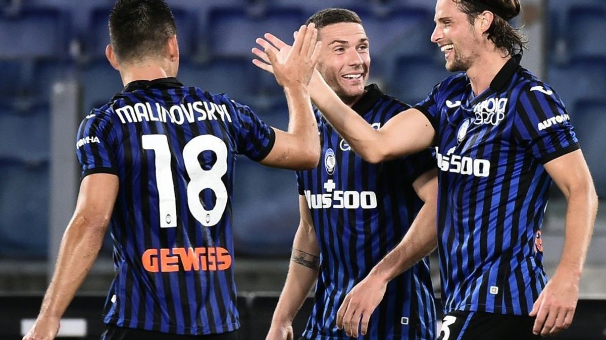 Traumstart für Robin Gosens (m.) und Atalanta