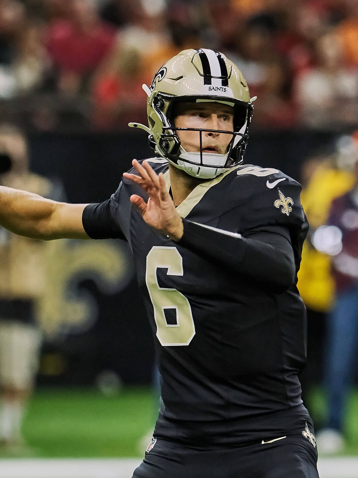 October 26, 2025, New Orleans, Louisiana, U.S: New Orleans Saints quarterback Tyler Shough looks to pass again the Tampa Bay Buccaneers during an NFL, American Football Herren, USA regular season g...