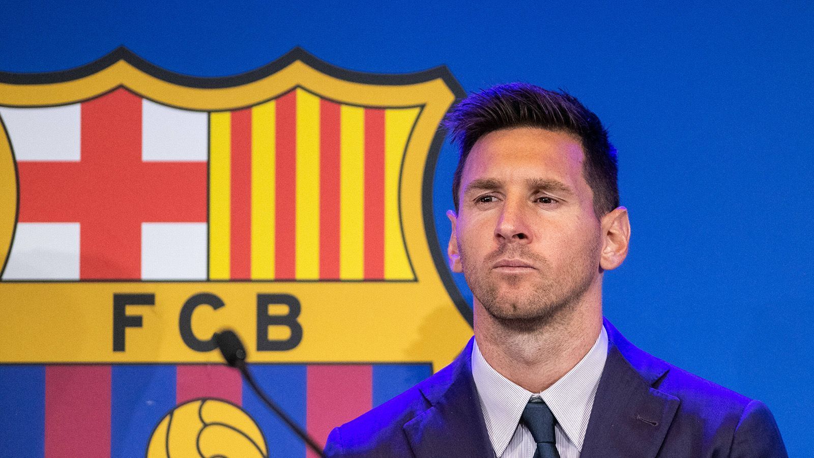 
                <strong>Lionel Messi zu PSG: So sieht die künftige Topelf aus</strong><br>
                Superstar Lionel Messi bricht seine Zelte in Barcelona ab und schließt sich ablösefrei dem französischen Topklub Paris Saint-Germain an. Damit wird das dortige Starensemble um einen prominenten Namen reicher. ran zeigt die potenzielle Startelf von PSG.  
              