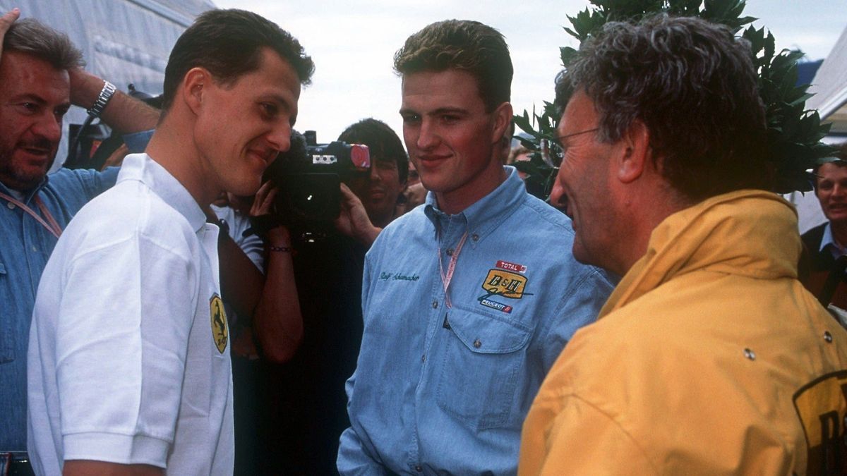 Eddie Jordan mit Michael (l.) und Ralf Schumacher