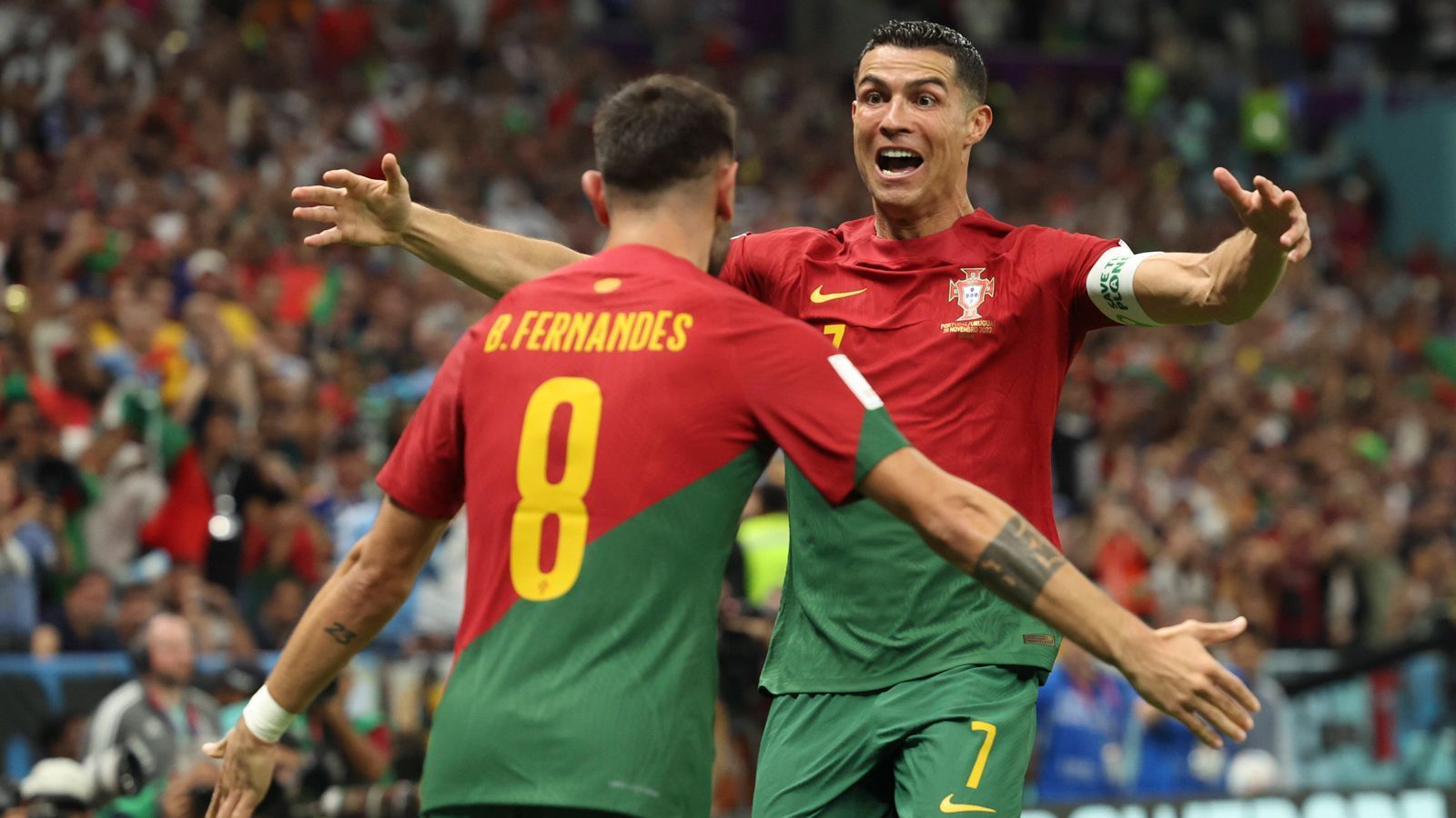 
                <strong>Gruppe H: Portugal </strong><br>
                Auch ohne aktuellen Verein führt Portugals Star Cristiano Ronaldo seine "Seleccao das Quinas Tugas" vorzeitig ins Achtelfinale. Trotz einer 1:2-Niederlage gegen Spdkorea behalten Ronaldo, Fernandes und Co. den Platz an der Spitze auch nach dem letzten Gruppenspiel. Der Gegner im Achtelfinale steht mit der Schweiz nun auch endgültig fest.
              