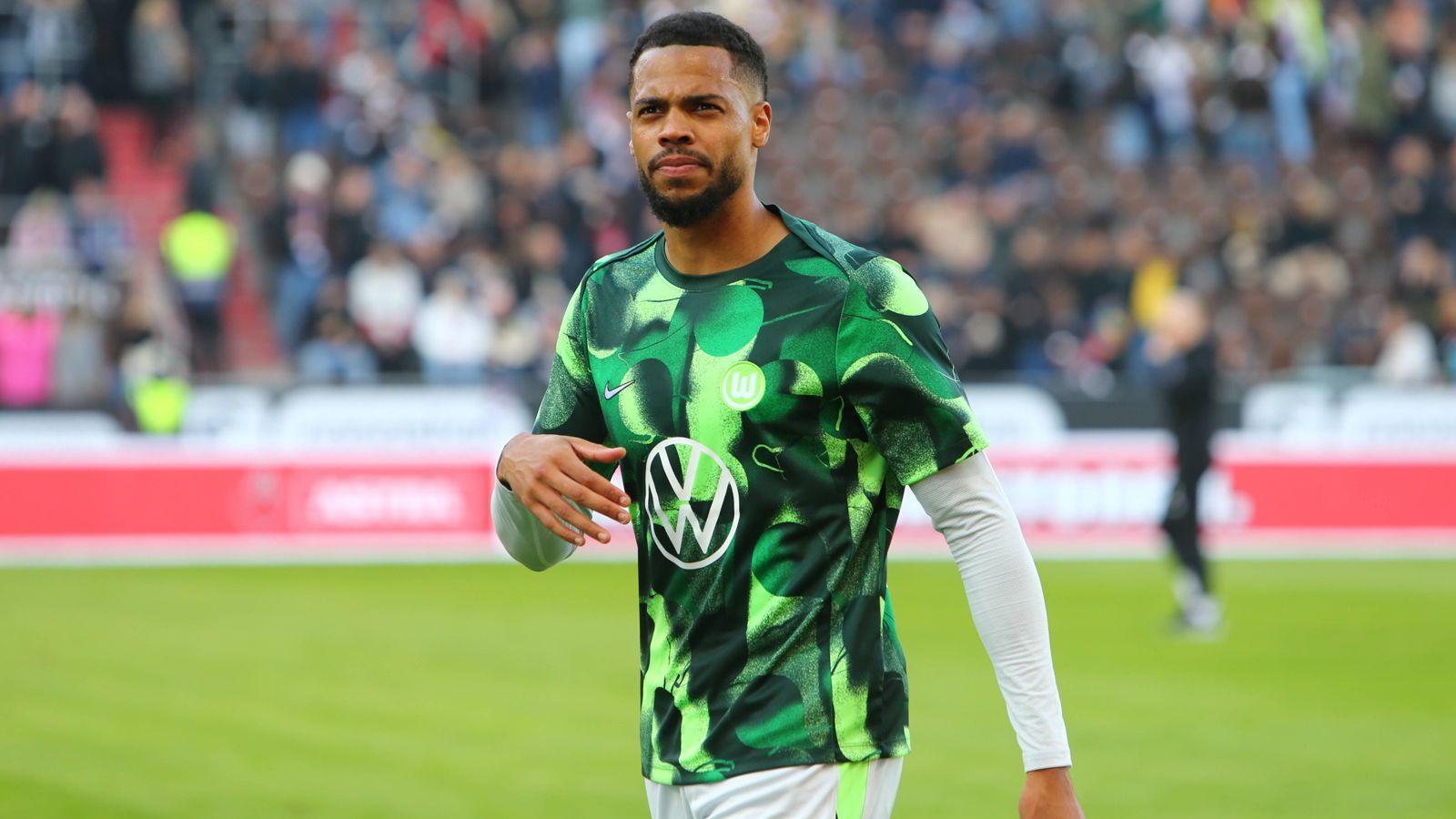 <strong>"Technische Probleme" bei Registrierung verhindern Nmecha-Comeback</strong><br>Der wiedergenesene Lukas Nmecha verpasst die Bundesliga-Partie seines Klubs VfL Wolfsburg auf St. Pauli aus kuriosem Grund. Laut "Kicker" teilten die "Wölfe" mit, dass der Stürmer aufgrund technischer Probleme nicht für den Spieltagskader gemeldet werden konnte. Daher ...