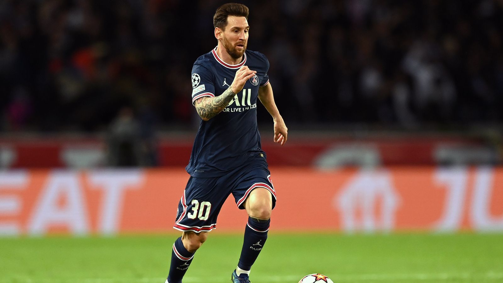 
                <strong>Lionel Messi (Paris St. Germain)</strong><br>
                Position: Rechtsaußen - Alter: 34 Jahre -Nationalität: Argentinien
              