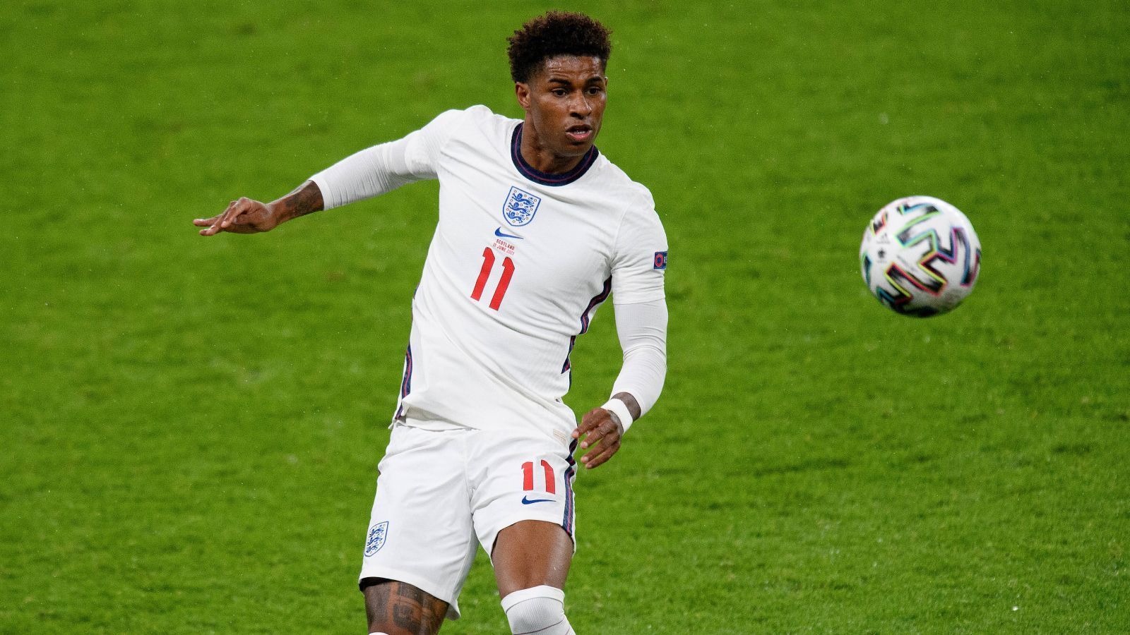 
                <strong>Marcus Rashford</strong><br>
                Kommt nach etwas mehr als einer Stunde für Raheem Sterling, bleibt aber wie die komplette englische Mannschaft im übrigen Spiel eher unauffällig. ran-Note: 4
              