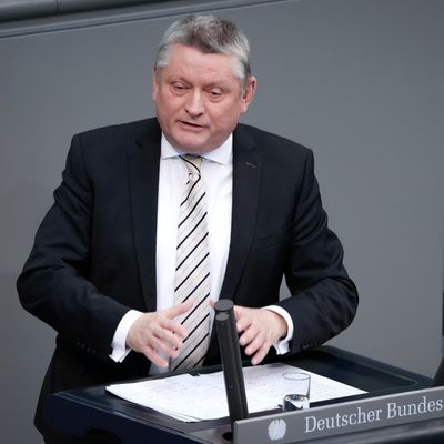 Hermann Gröhe spricht im Bundestag