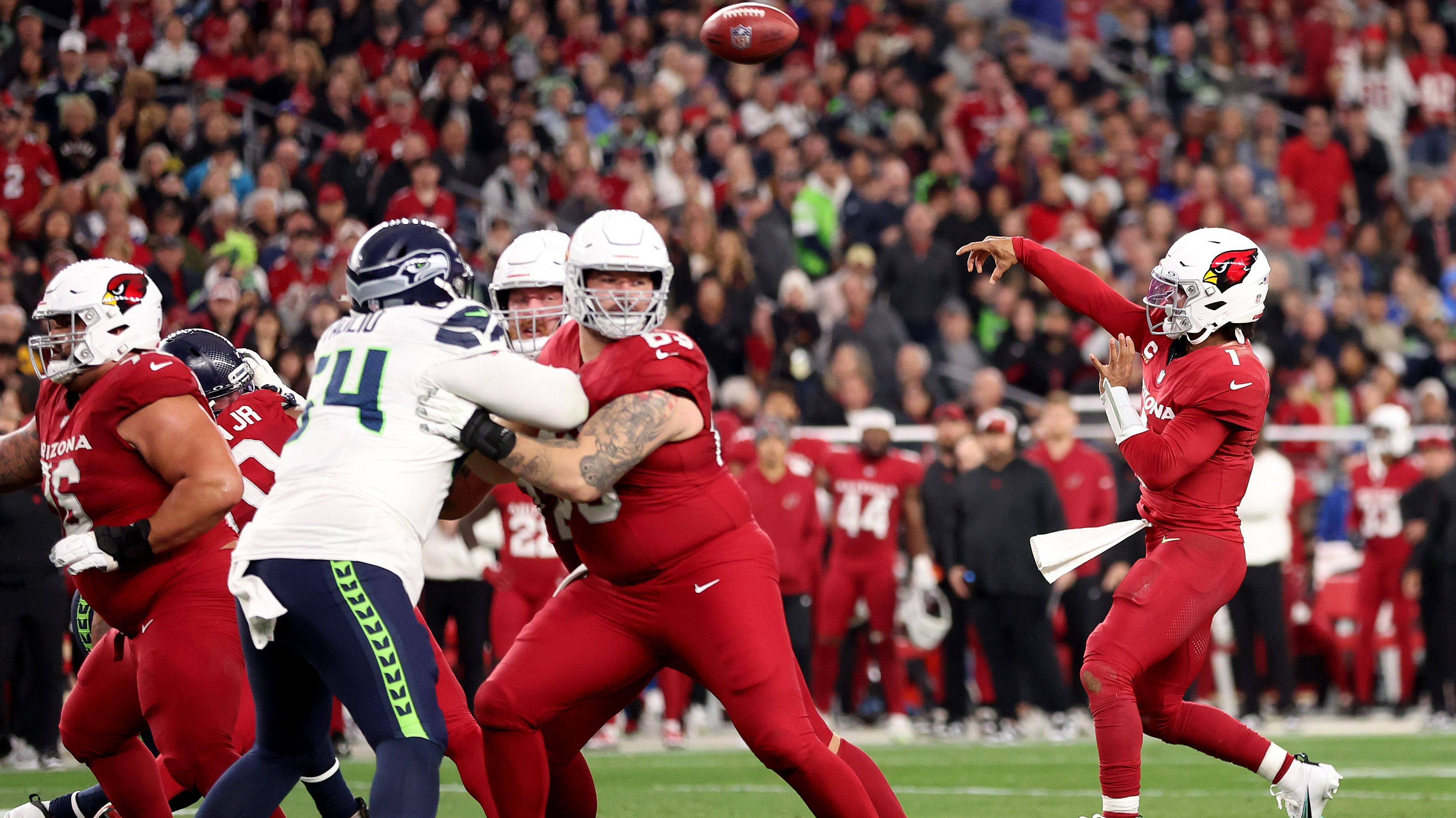 <strong>Arizona Cardinals </strong><br>Die Cardinals sind mitten in einem Umbruch, viele Positionen könnten Verstärkungen gebrauchen. Kyler Murray würde sich sicherlich über die ein oder andere neue Anspielstation für das Passspiel und interior Offensive Liner freuen. Es ist kein Zufall, dass Buckeyes-Receiver&nbsp;<a href="https://www.ran.de/sports/american-football/nfl/galerien/nfl-draft2024-die-zehn-besten-receiver-in-der-analyse-358086">Marvin Harrison Jr.</a> heiß gehandelt wird. In der Defense braucht es vor allem mehr Unterschiedsspieler.