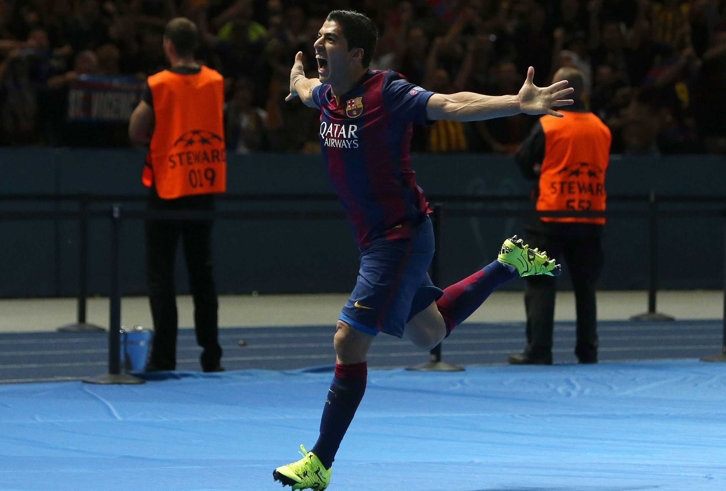 
                <strong>Luis Suarez (FC Barcelona)</strong><br>
                Seine Direktheit vor dem Tor hatte Barca in den letzten Jahre gefehlt. Zwar mussten die Katalanen 81 Millionen Euro für Suarez auf den Tisch legen, doch der Uruguayer hatte großen Anteil am Triple-Gewinn der "Blaugrana"
              