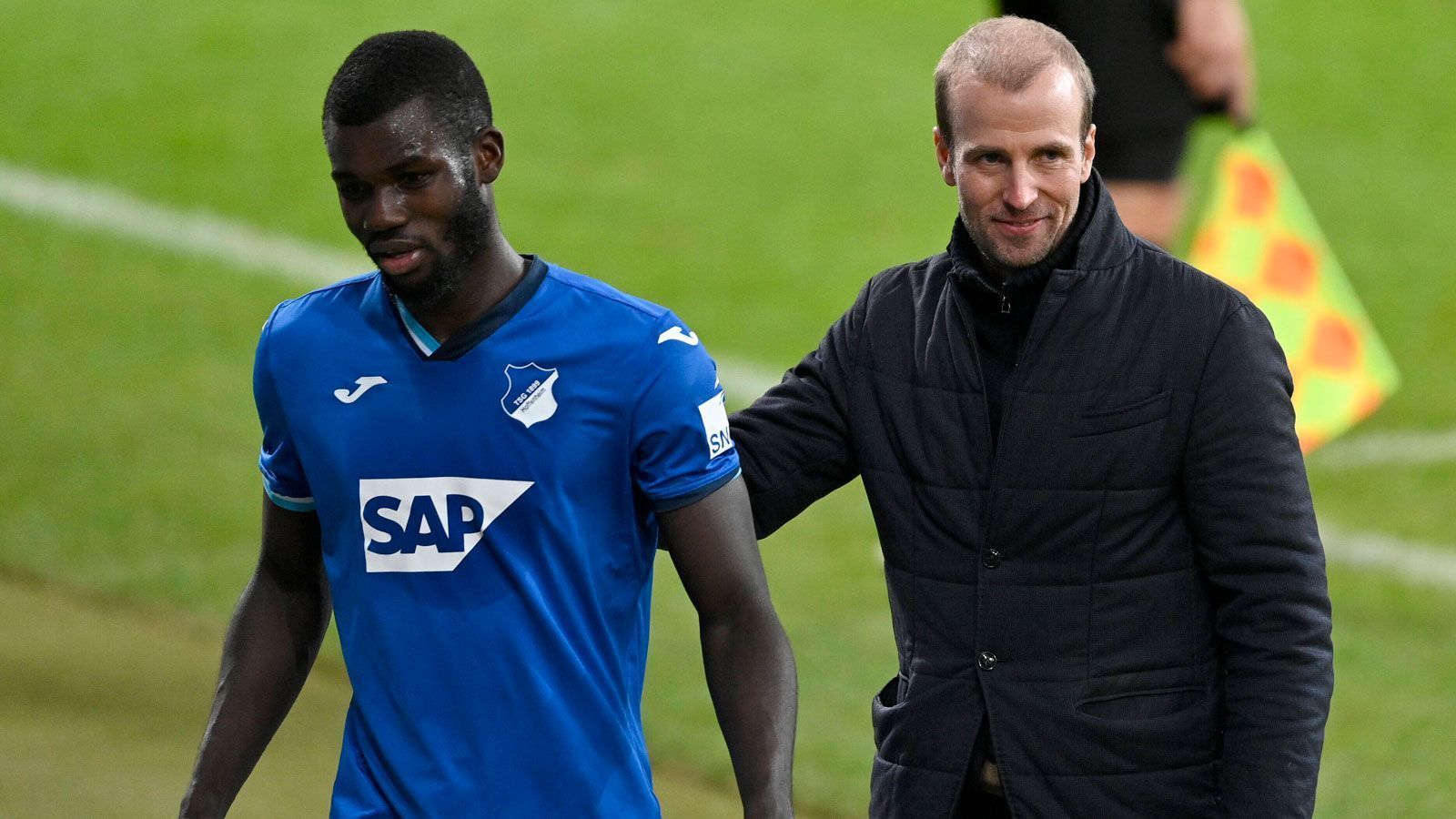 
                <strong>4. Platz: Sebastian Hoeneß (TSG 1899 Hoffenheim)</strong><br>
                In seiner ersten Saison als Bundesliga-Trainer beweist Sebastian Hoeneß ein glückliches Händchen und schrammt mit zwölf Torbeteiligungen von Einwechselspielern nur knapp am Treppchen vorbei. Erfolgreichster Joker der TSG ist Angreifer Ihlas Bebou, dem ein Treffer und drei Assists gelangen.
              