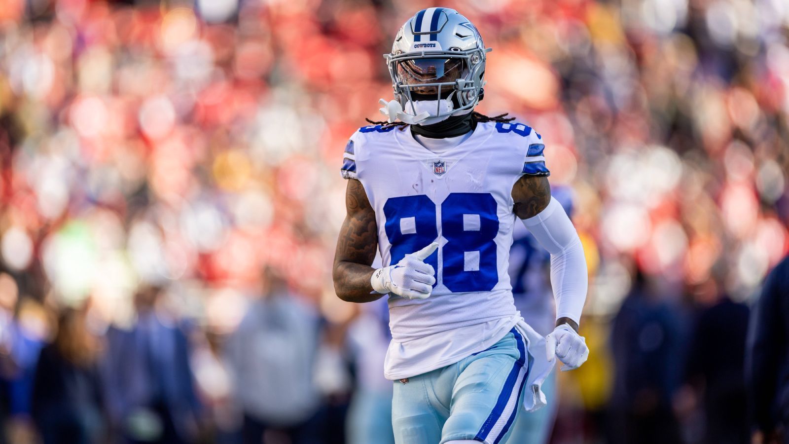 
                <strong>Platz 8: CeeDee Lamb</strong><br>
                &#x2022; Team: Dallas Cowboys<br>&#x2022; Position: Wide Receiver<br>&#x2022; Platzierung im Vorjahr: 13<br>
              