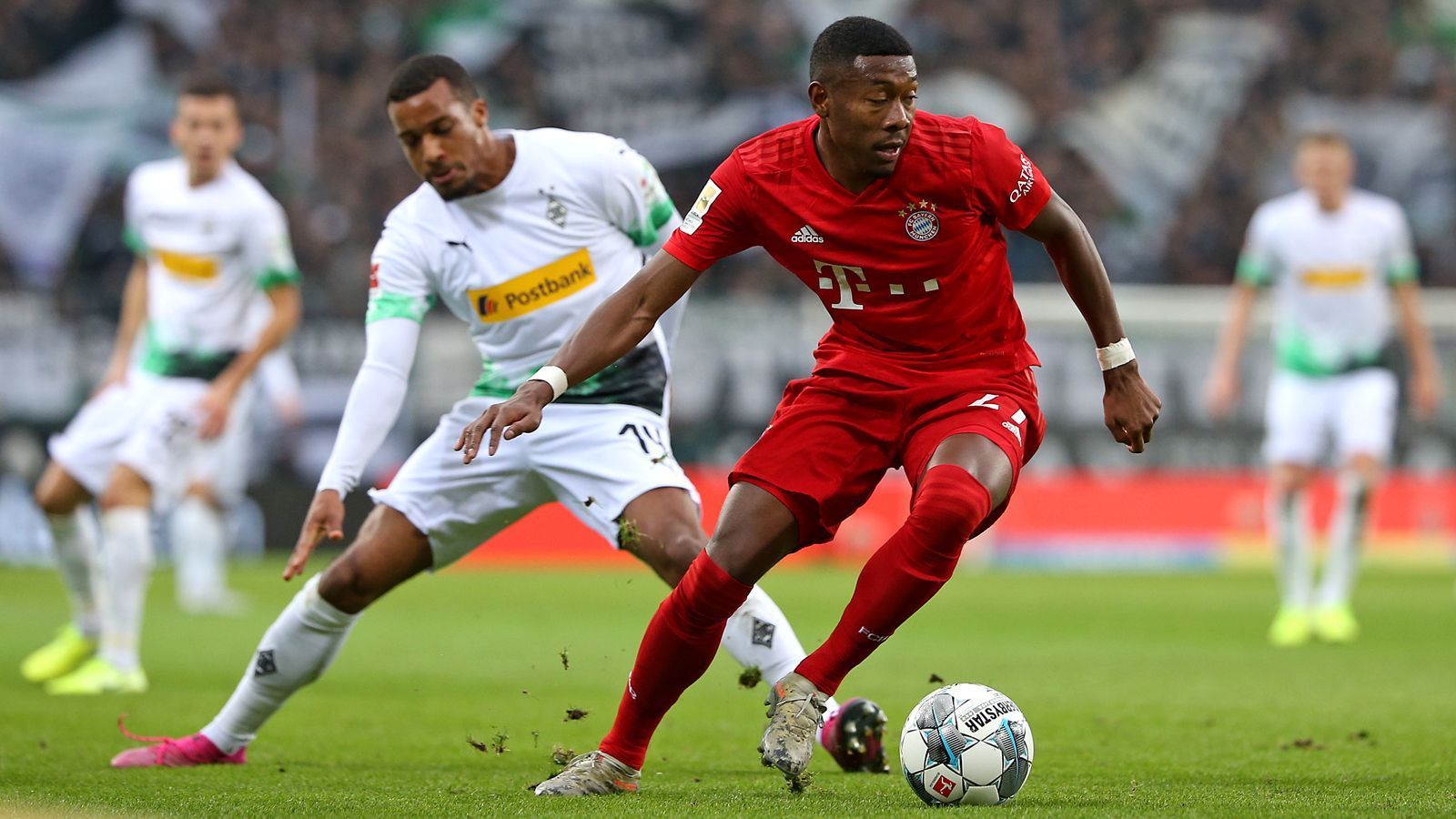 
                <strong>David Alaba (FC Bayern München)</strong><br>
                Ist in der ersten Halbzeit kaum gefordert. Lässt sich nur einmal von Thuram (21.) ausspielen. Überzeugt ansonsten mit gutem Stellungsspiel. Nach der Pause und mit stärker werdenden Gladbachern aber der 60. Minute wirkt die gesamte Bayern-Abwehr anfälliger, Alaba bleibt aber der Fels in der Brandung, ohne zu glänzen.  ran-Note: 3
              