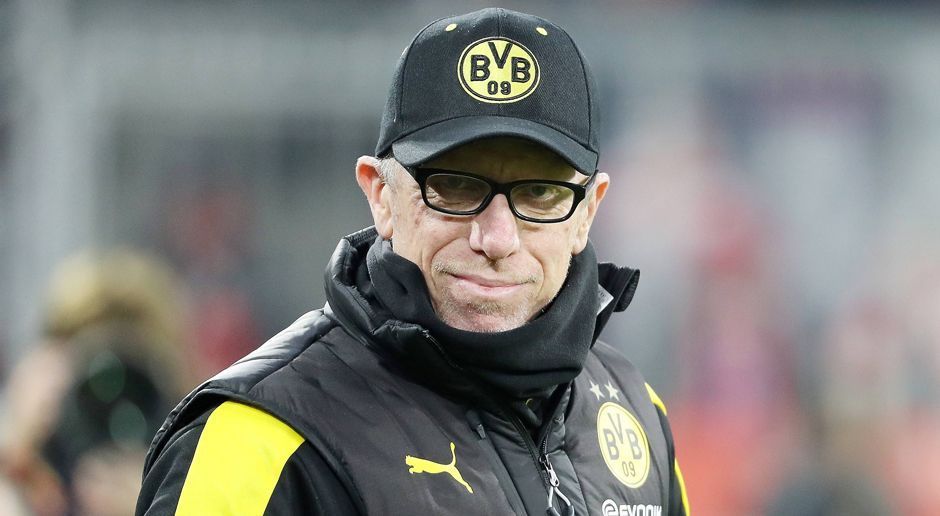 
                <strong>Gewinner: Peter Stöger (Köln / Dortmund)</strong><br>
                Man stelle sich folgendes Szenario vor: Ein leitender Angestellter fährt seine Abteilung völlig gegen die Wand und wird entlassen, um eine Woche später von einem viel besseren Unternehmen angestellt zu werden und dort das doppelte Gehalt zu verdienen. Gibt es nicht? Doch, im Fußball! Peter Stöger holte mit dem 1. FC Köln nur drei Punkte in 14 Saisonspielen. Zeitweise war Köln die schlechteste Mannschaft der Bundesliga-Geschichte. Trotzdem kam er nach seiner Entlassung bei Borussia Dortmund unter Vertrag und verdient dort nun drei Millionen Euro in sechs Monaten. Unter diesem Aspekt ein absoluter Gewinner.
              