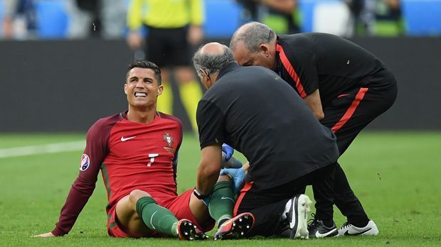 
                <strong>Cristiano Ronaldo</strong><br>
                Während seiner ersten Behandlungsphase machte es erst noch nicht den Anschein, dass er ausgewechselt werden müsste.
              