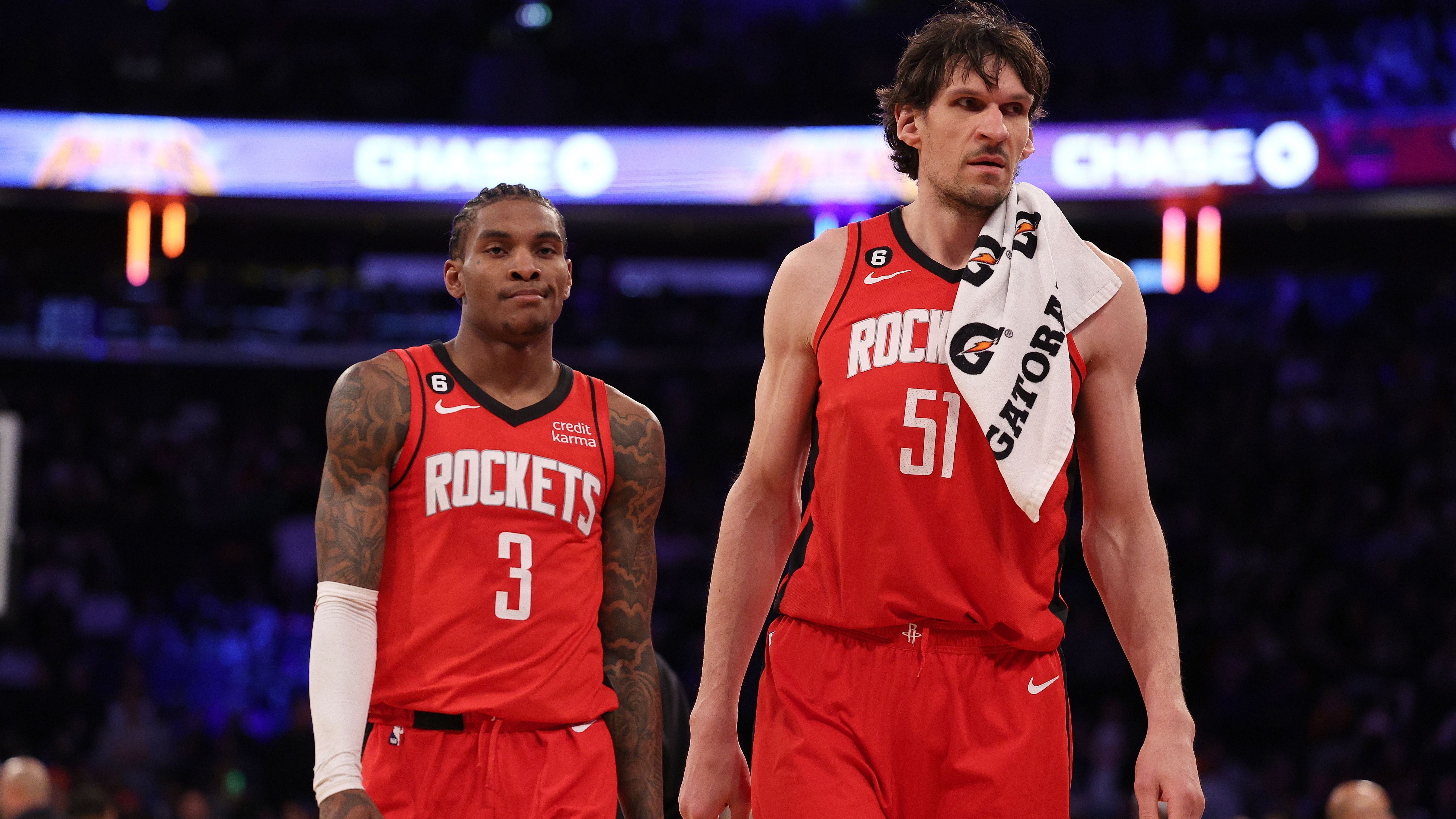 <strong>Boban Marjanovic - 2,24m</strong><br><strong>Teams:</strong> San Antonio Spurs, Detroit Pistons, Los Angeles Clippers, Philadelphia 76ers, Dallas Mavericks, Houston Rockets<br><strong>Karriere-Stats:</strong> 2,6 Punkte, 2,4 Rebounds, 0,4 Assists, <br><strong>Auszeichnungen:</strong> -