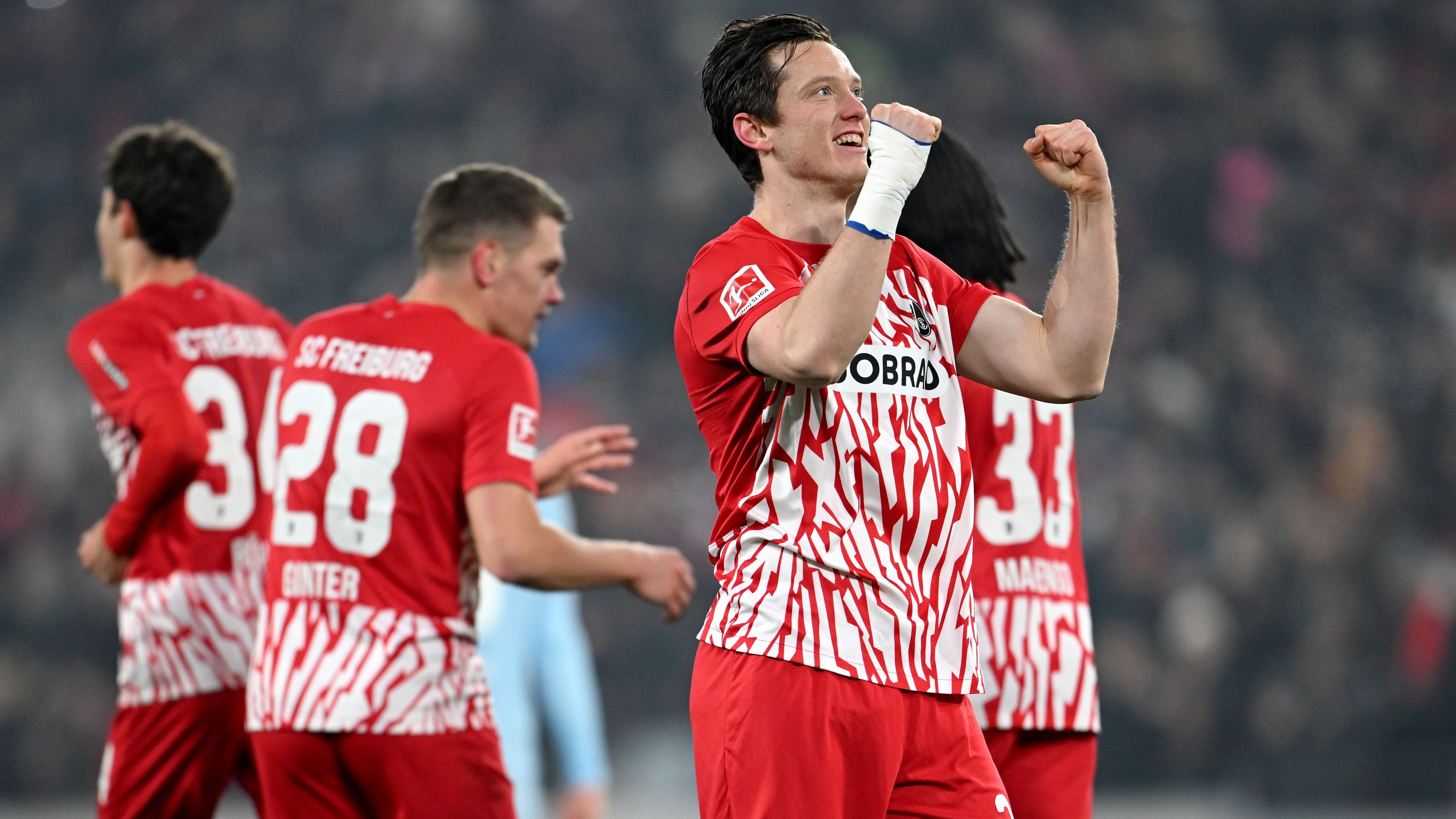 <strong>Platz 5: SC Freiburg</strong><br>Der Sport-Club hat durch die 2:3-Pleite kurz vor Weihnachten in Heidenheim seine vorherige Serie von drei Siegen abreißen lassen, ist aber dennoch mit Platz acht gut unterwegs in der Saison. Die Vorbereitung macht zudem Hoffnung, man konnte mit Frankfurt einen Konkurrenten aus der Bundesliga um die Europapokal-Plätze klar mit 5:2 schlagen.