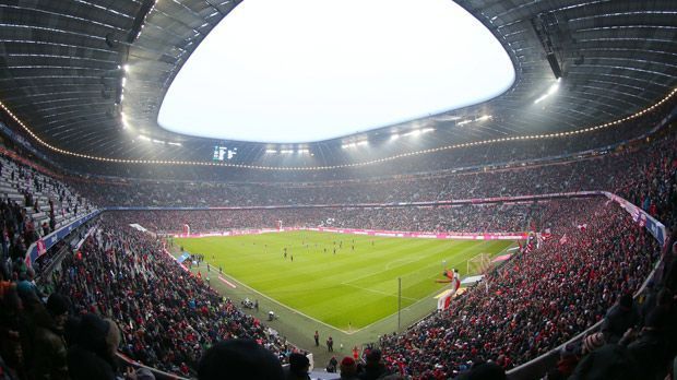 
                <strong>FC Bayern München: 140 Euro</strong><br>
                Platz 17 - FC Bayern München: 140 Euro. Top-Fußball, günstige Tickets - das bekommen die Fans beim Rekordmeister geboten, zumindest im Stehplatzbereich. Dort achtet der Klub auf niedrige Preise, die nur ein Verein schlagen kann ...
              