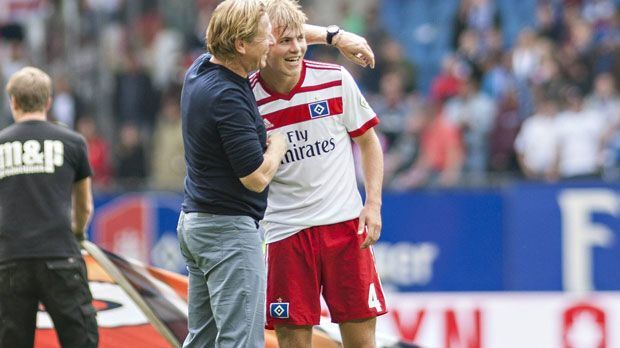 
                <strong>Rick van Drongelen: Jüngster Niederländer</strong><br>
                Rick van Drongelen gab beim Sieg gegen Augsburg sein Debüt für den HSV und in der Bundesliga. Damit stellte er einen Rekord auf: Er ist mit 18 Jahren und 242 Tagen der jüngste Niederländer in der Liga-Geschichte. (Quelle: Opta)
              