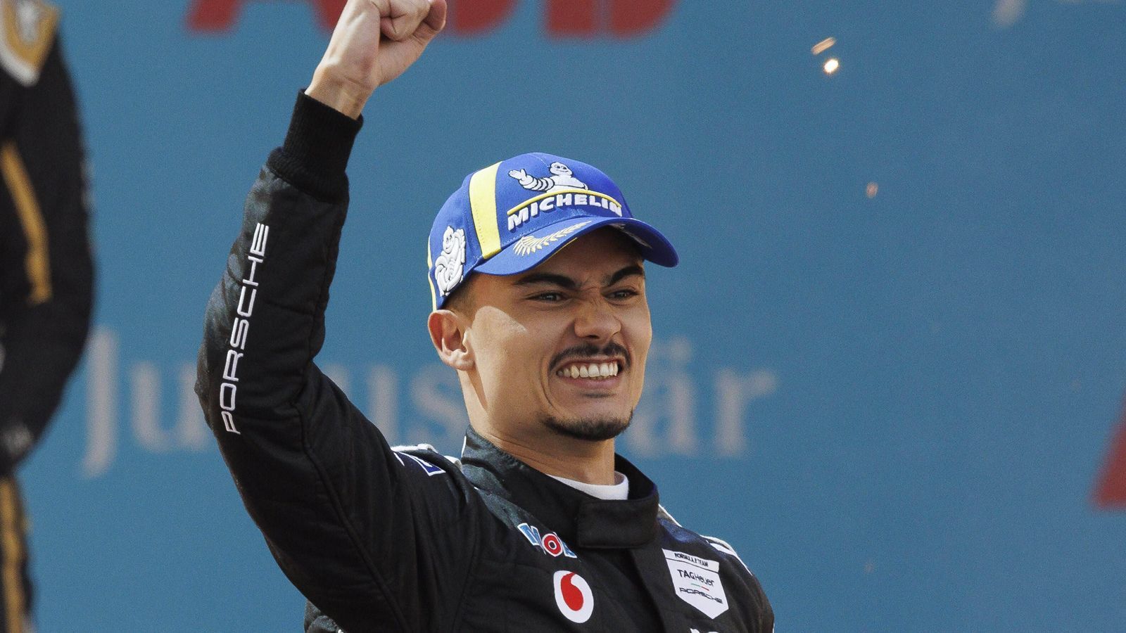 
                <strong>Pascal Wehrlein</strong><br>
                Er liegt als Porsche-Mann auf der Hand, wäre eine logische Wahl. Fuhr 2016 und 2017 schon einmal in der Formel 1, damals für die Hinterbänkler Manor und Sauber und dementsprechend wenig erfolgreich. Ist seit 2018/19 in der Formel E am Start, seit 2020 für Porsche. Fuhr für die Marke zuletzt den ersten Sieg in der Elektro-Rennserie ein. Wäre 2026 mit 31 Jahren in einem guten Alter.
              