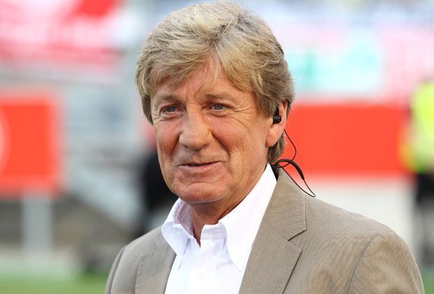 
                <strong>Frank Mill</strong><br>
                Frank Mill wurde 1990 unter Franz Beckenbauer Weltmeister. Er spielte für Gladbach und Dortmund. Jetzt betreibt er mehrere Fußballschulen, in denen auch Michael Schulz und Maurizio Gaudino aktiv sind. 
              
