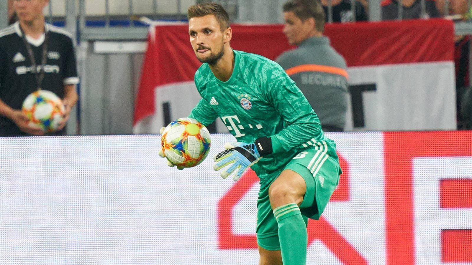 
                <strong>Sven Ulreich</strong><br>
                Kam nach der Halbzeit und war gleich gefordert. Mit ein, zwei Wacklern, dann aber mit einer guten Rettungstat gegen Son. 20 Minuten vor Schluss mit starker Parade gegen Kane. Im Elfmeterschießen parierte er den Schuss von Eriksen. Auf Bayerns Backup ist Verlass. ran-Note: 2
              