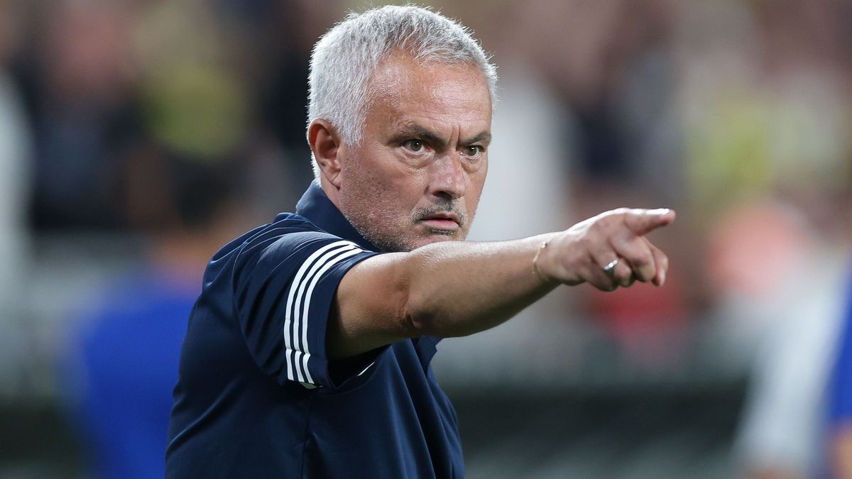 Fenerbahce v Feyenoord - UEFA Champions League Third Qualifying Round Second Leg