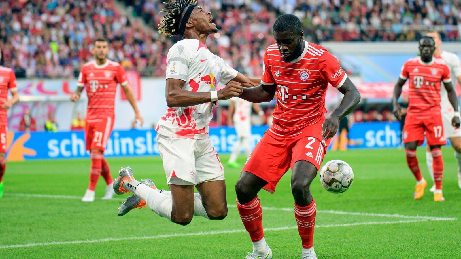 
                <strong>Dayot Upamecano</strong><br>
                Ohne Fehl und Tadel bei seinem ehemaligen Arbeitgeber. Strahlt in der bajuwarischen Viererkette eine extreme Bierruhe aus und lässt sich wirklich durch nichts und niemanden aus der Ruhe bringen. Ein durchweg gelungener Abend für den 23-jährigen Franzosen. ran-Note: 2
              