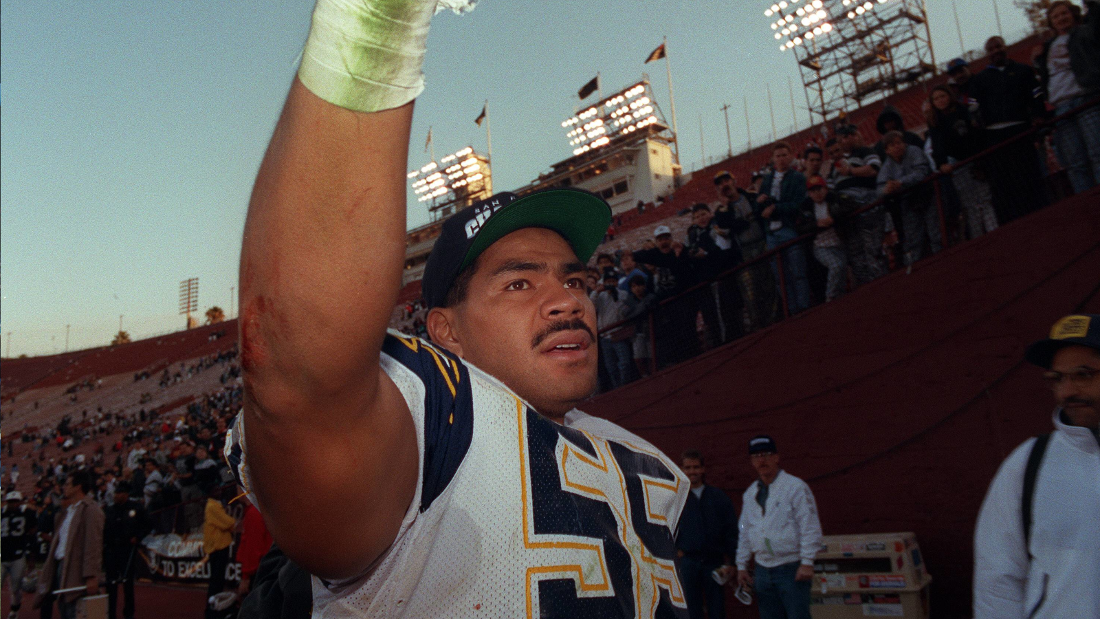 
                <strong>Platz 9 (geteilt): Junior Seau</strong><br>
                &#x2022; Nominierungen für den Pro Bowl: 12 -<br>&#x2022; Position: Linebacker -<br>&#x2022; Teams: San Diego Chargers, Miami Dolphins, New England Patriots<br>
              