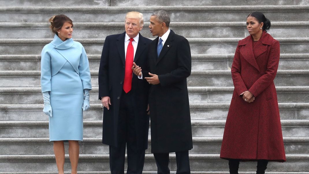 Amtseinführung des neuen 45. Präsidenten: Melania (links) und Donald Trump (Zweiter von links) kommen, Barack und Michelle Obama gehen.