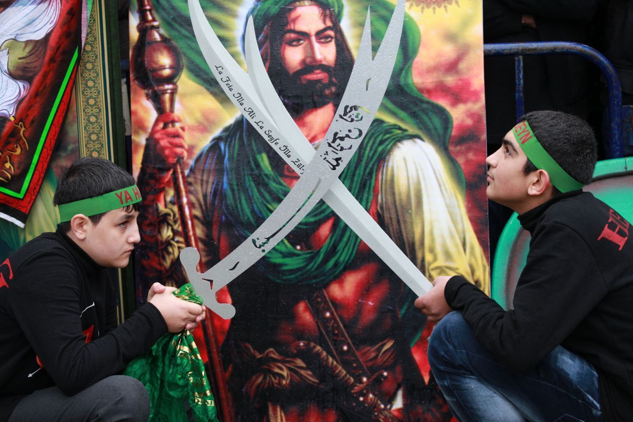 Aschura wird am zehnten Tag nach Neujahr gefeiert, es ist der wichtigste schiitische Feiertag. Hier eine Szene aus Istanbul. Schiiten gedenken an diesem Tag dem Enkel von Mohammed, Husain. 