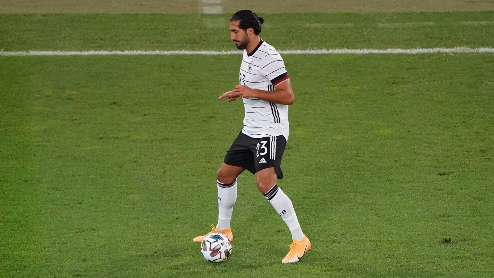 
                <strong>Emre Can</strong><br>
                Kommt in der Schlussminute für Klostermann und hätte noch einen Elfmeter bekommen müssen. ohne Note
              