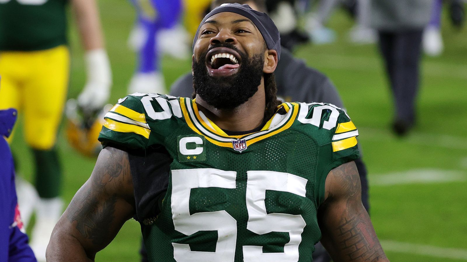 
                <strong>Za'Darius Smith (Outside Linebacker - Green Bay Packers)</strong><br>
                An der Line of Scrimmage wird Za'Darius Smith auf Brady-Jagd gehen. In den letzten beiden Regular Seasons kommt er insgesamt auf bockstarke 26 Sacks und genau 100 Tackles. Nach seinem Wechsel von den Baltimore Ravens nach Wisconsin hat sich Smith noch einmal gesteigert und wurde nun mit seiner zweiten Pro-Bowl-Nominierung in Folge belohnt. Bei vier Forced Fumbles 2020 wird Tom Brady den Ball am Sonntag besonders gut festhalten müssen. 
              