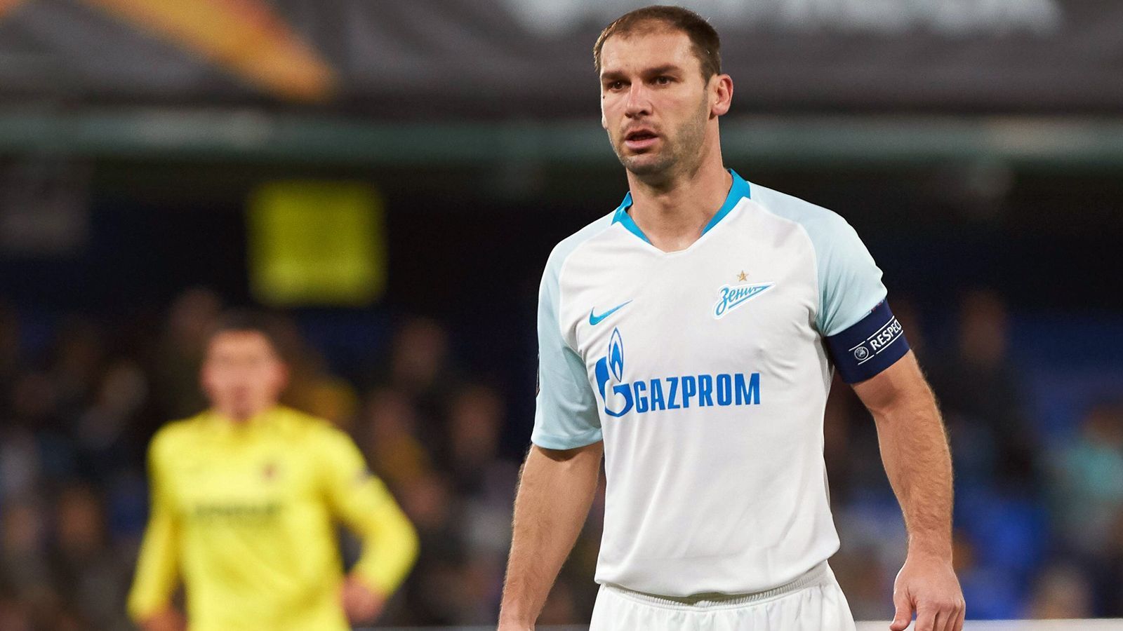 
                <strong>Branislav Ivanovic (Zenit St. Petersburg)</strong><br>
                Einmal Russland und wieder zurück. So kann man den Karriereweg von Verteidiger Branislav Ivanovic skizzieren. Derzeit lässt der 35-jährige Serbe seine Laufbahn bei Zenit St. Petersburg ausklingen, den Anfang seiner später bei Chelsea sehr erfolgreichen Karriere machte Ivanovic zwischen 2006 und 2008 bei Lokomotiv Moskau. Damals spielte Ivanovic in der Premier Liga offenbar so stark, dass die Engländer auf ihn aufmerksam wurden und bei Chelsea prägte der 105-malige Nationalspieler anschließend eine neun Jahre andauernde Erfolgs-Ära mit der Krönung durch den Champions-League-Sieg 2012. Seit Anfang 2017 spielt Ivanovic nun wieder in Russland und gewann zuletzt mit Zenit den ersten russischen Meistertitel seiner Karriere. So hat der Titelsammler mit 35 Jahren noch für ein persönliches Novum gesorgt. 
              