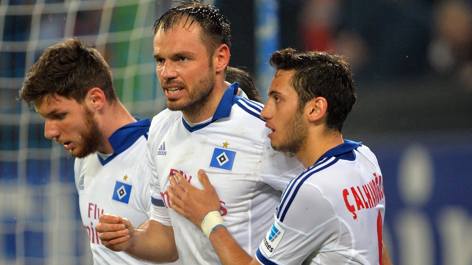<strong>Platz 16. Hamburger SV</strong><br><strong>Aufstellung - 4-2-3-1:</strong> Adler - Diekmeier, Westermann, Djourou, Jansen - Badelj, Arslan- Beister, van der Vaart (C), Calhanoglu - Lasogga<br><strong>Bank:</strong> Drobny, Tah, Mancienne, Rincon, Jiracek, Ilicevic, Zoua<br><strong>Trainer:</strong> Thorsten Fink, Rodolfo Cardoso, Bert van Marwijk, Mirko Slomka