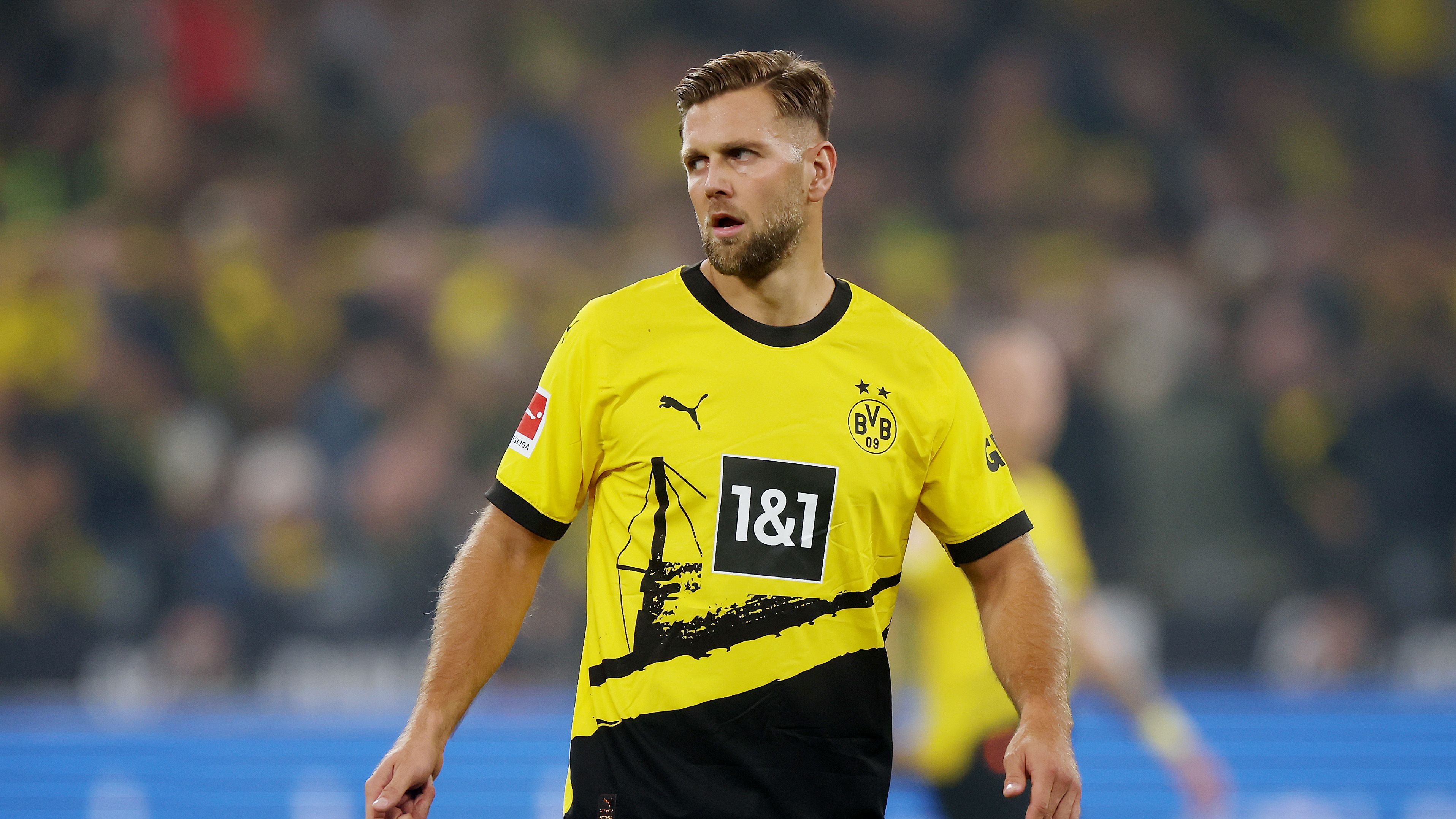 <strong>Niclas Füllkrug (Borussia Dortmund)</strong><br>Mit ihm hat Dortmund nach der Einwechslung einen Fixpunkt vorn, der den einen oder anderen Ball festmachen kann und Abnehmer für Flanken ist. Genutzt wird das vom BVB aber zu selten und so hängt er oft in der Luft. <strong><em>ran</em>-Note: 3</strong>