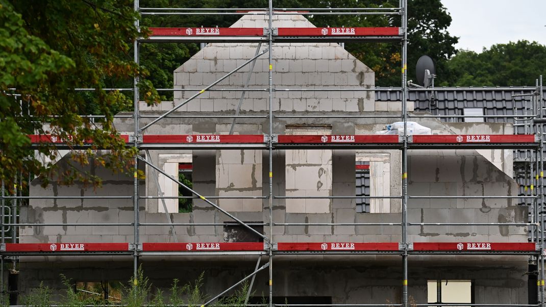 Durch den Plan der Ampelkoalition soll der Hausbau vereinfacht und gefördert werden.