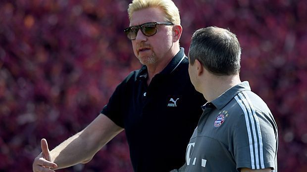 
                <strong>Boris Becker (FC Bayern München)</strong><br>
                Bekennender Bayern-Fan ist auch Ex-Tennisprofi Boris Becker. Der Wimbledon-Sieger begleitete die Münchnern sogar in ihr Winter-Trainingslager nach Doha.
              