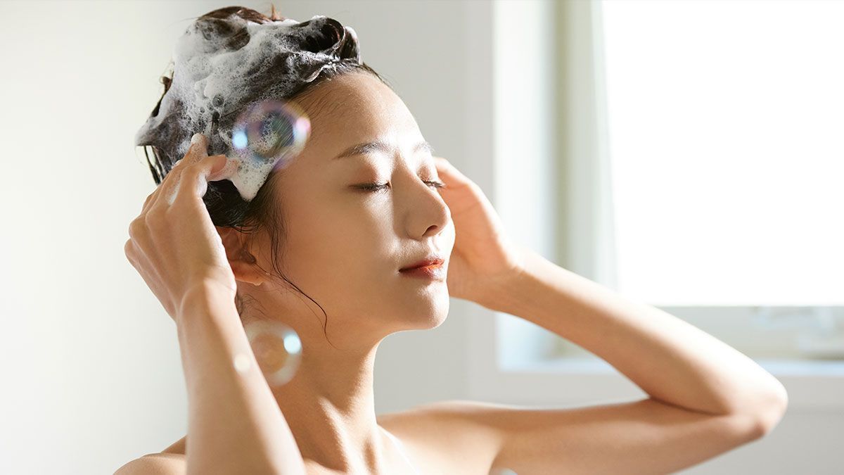 Schäumt festes Shampoo eigentlich? Worin liegt der Unterschied zu herkömmlichem Flüssigshampoo – findet es heraus!