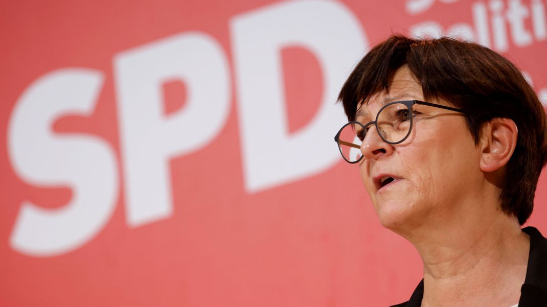 SPD-Chefin Saskia Esken stellt sich gegen eine weitere Erhöhung des Renteneintrittsalters..